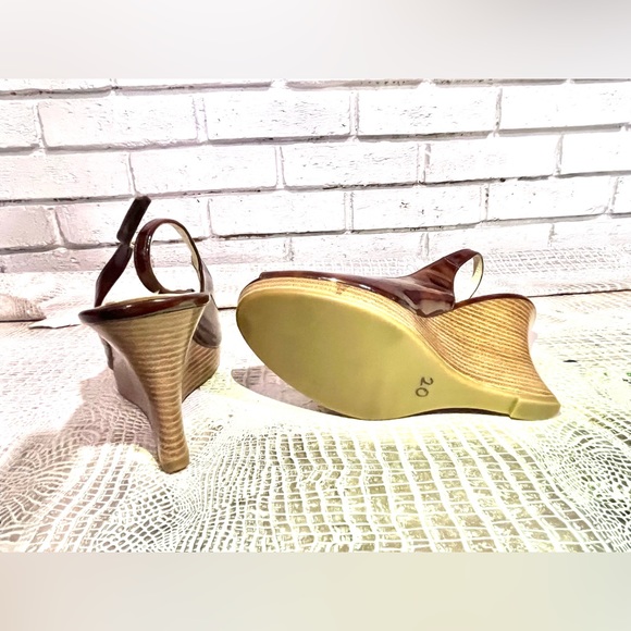 Steve Madden Abbaa Tortoise Shell Peep Toe Wedges - Picture 9 of 14